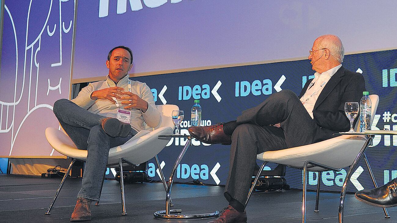 “No podemos tener la planta parada por diez personas alrededor de un fogón”, dijo Rocca y lo ovacionaron.