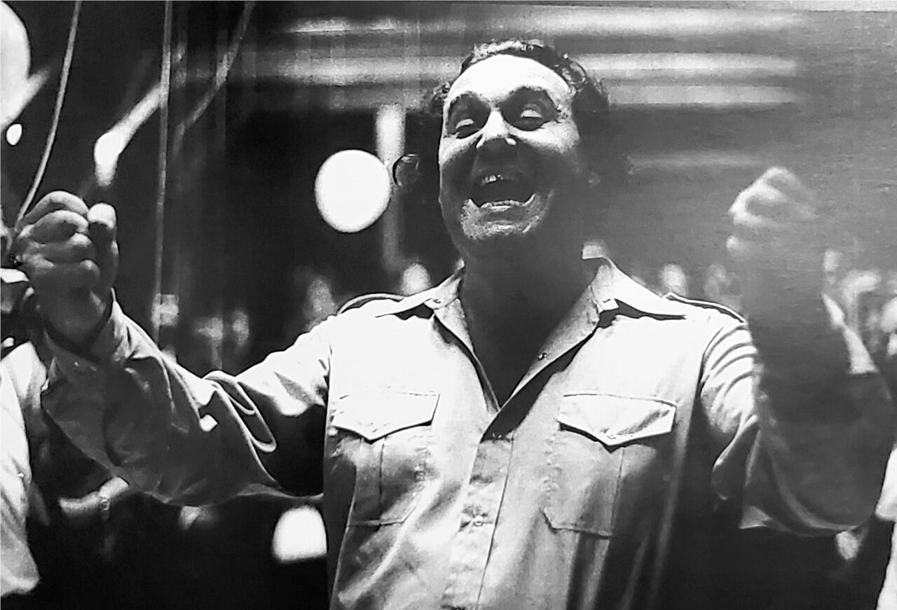 Detrás del lugar de "loco lindo" en donde se lo quiso instalar, habitaba un poeta profundo.