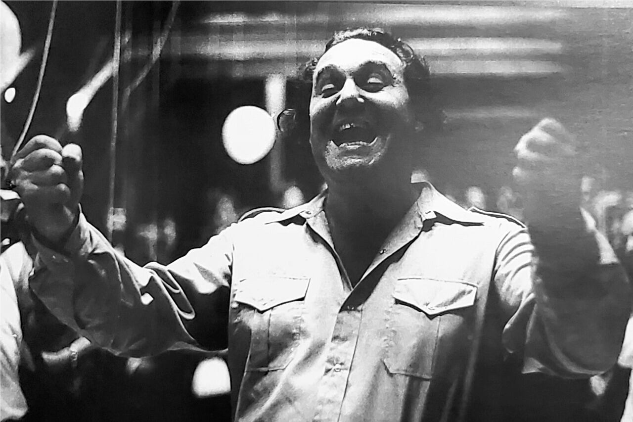 Detrás del lugar de "loco lindo" en donde se lo quiso instalar, habitaba un poeta profundo.