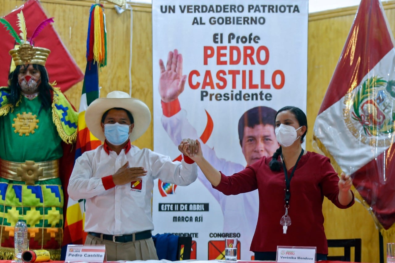 Castillo y Mendoza en un acto de campaña este miércoles en Lima.
