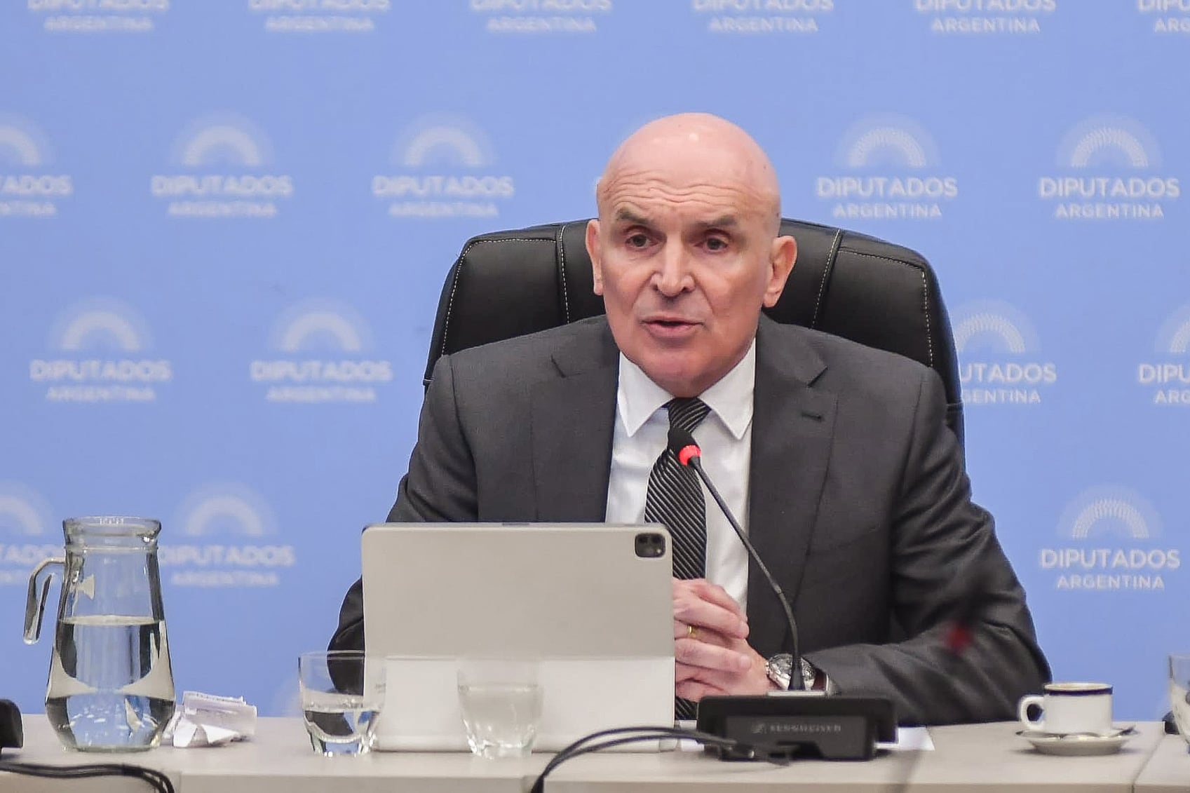 Espert, cada vez más complicado.