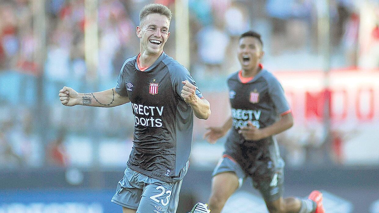 Juan Bautista Cejas festeja el 1-0 a los 87 minutos.