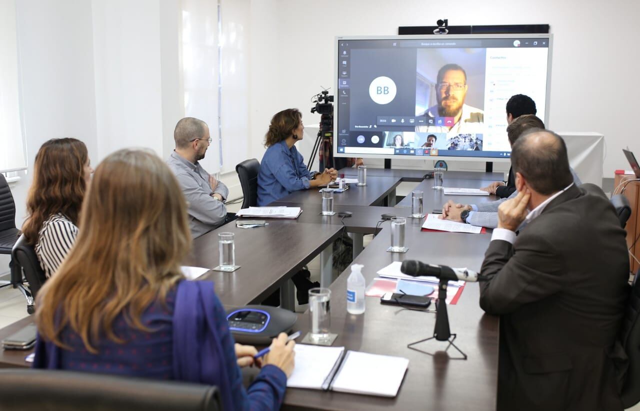La ministra y funcionarios del Ministerio de Seguridad tuvieron una reunión virtual con representantes de organismos.