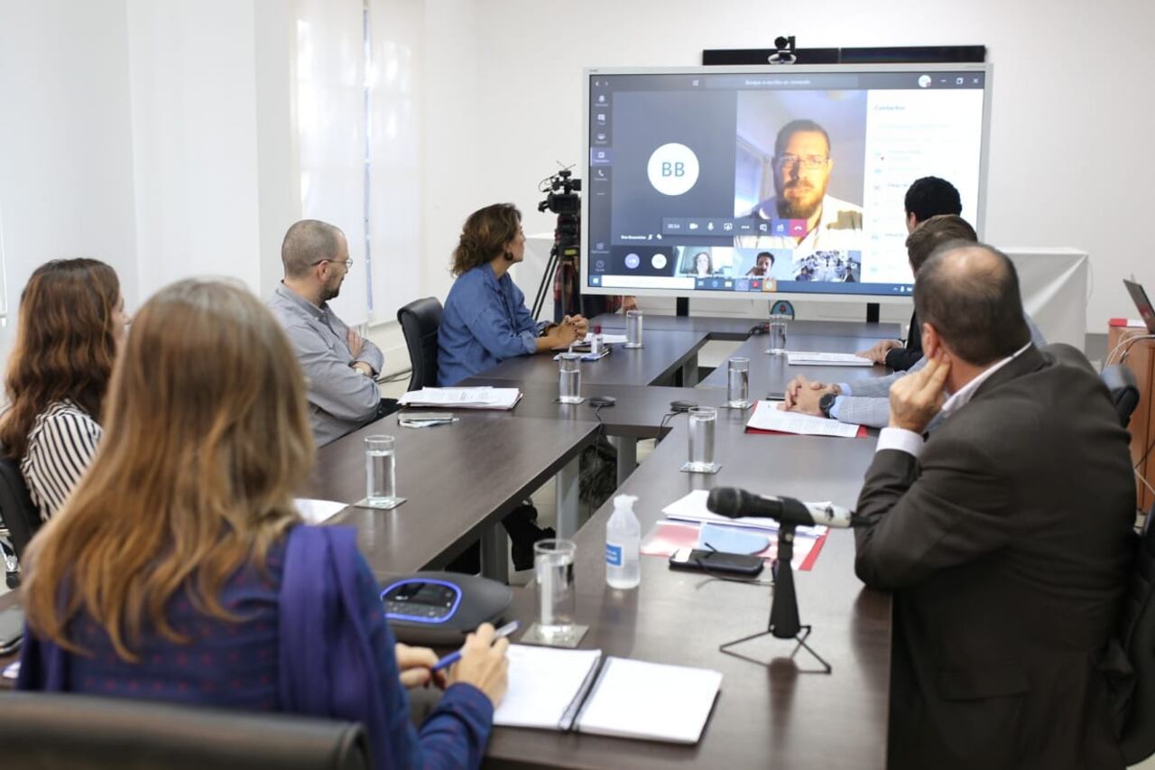 La ministra y funcionarios del Ministerio de Seguridad tuvieron una reunión virtual con representantes de organismos.