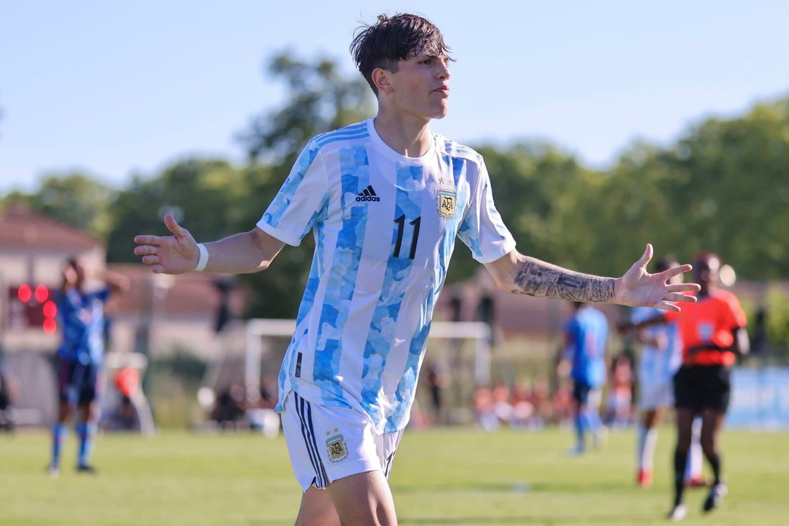 Garnacho celebra uno de los cuatro goles que marcó en la edición 2022 del Maurice Revello. Foto: AFA.