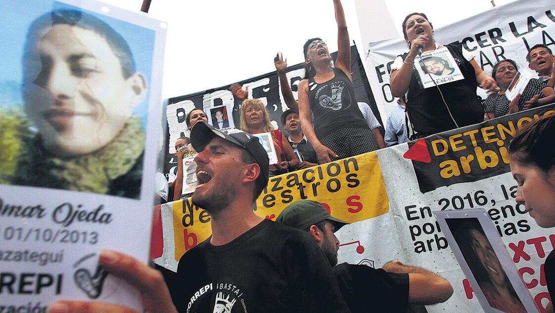 La presentación del Informe se hizo en Plaza de Mayo, con familiares de las víctimas.
