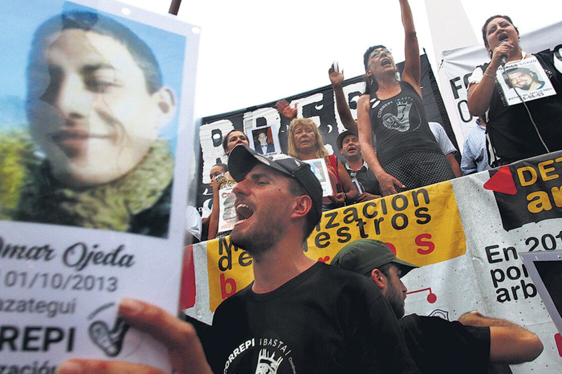 La presentación del Informe se hizo en Plaza de Mayo, con familiares de las víctimas.