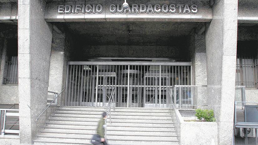 El juez Ramos Padilla allanó la sede de Prefectura en busca de datos que confirmen el rol del prefecto Luffi en los espionajes de D’Alessio.