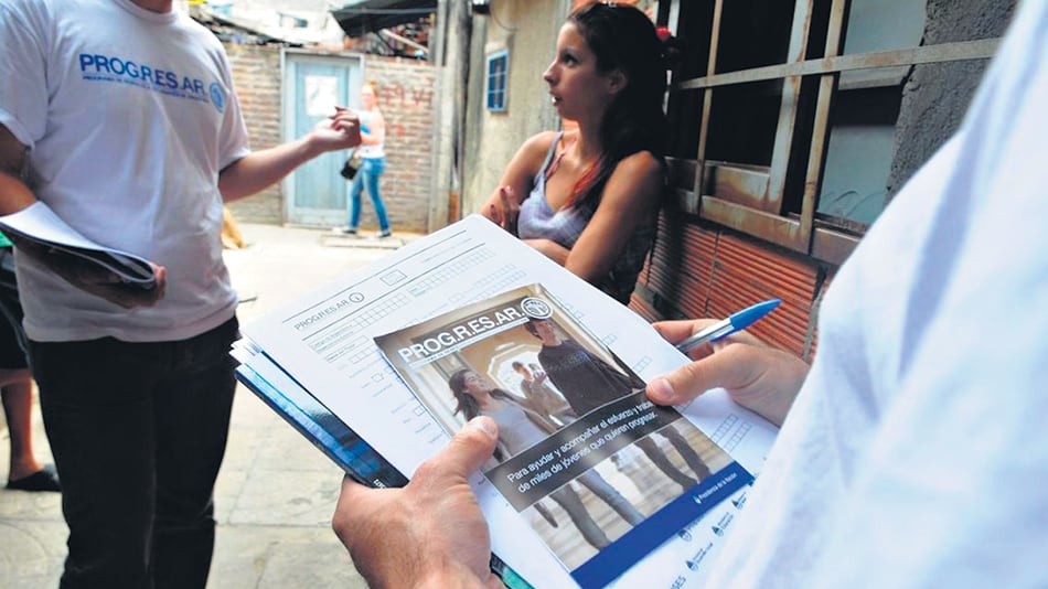 El Progresar otorga becas a jóvenes sin empleo o con bajos ingresos para que puedan estudiar.