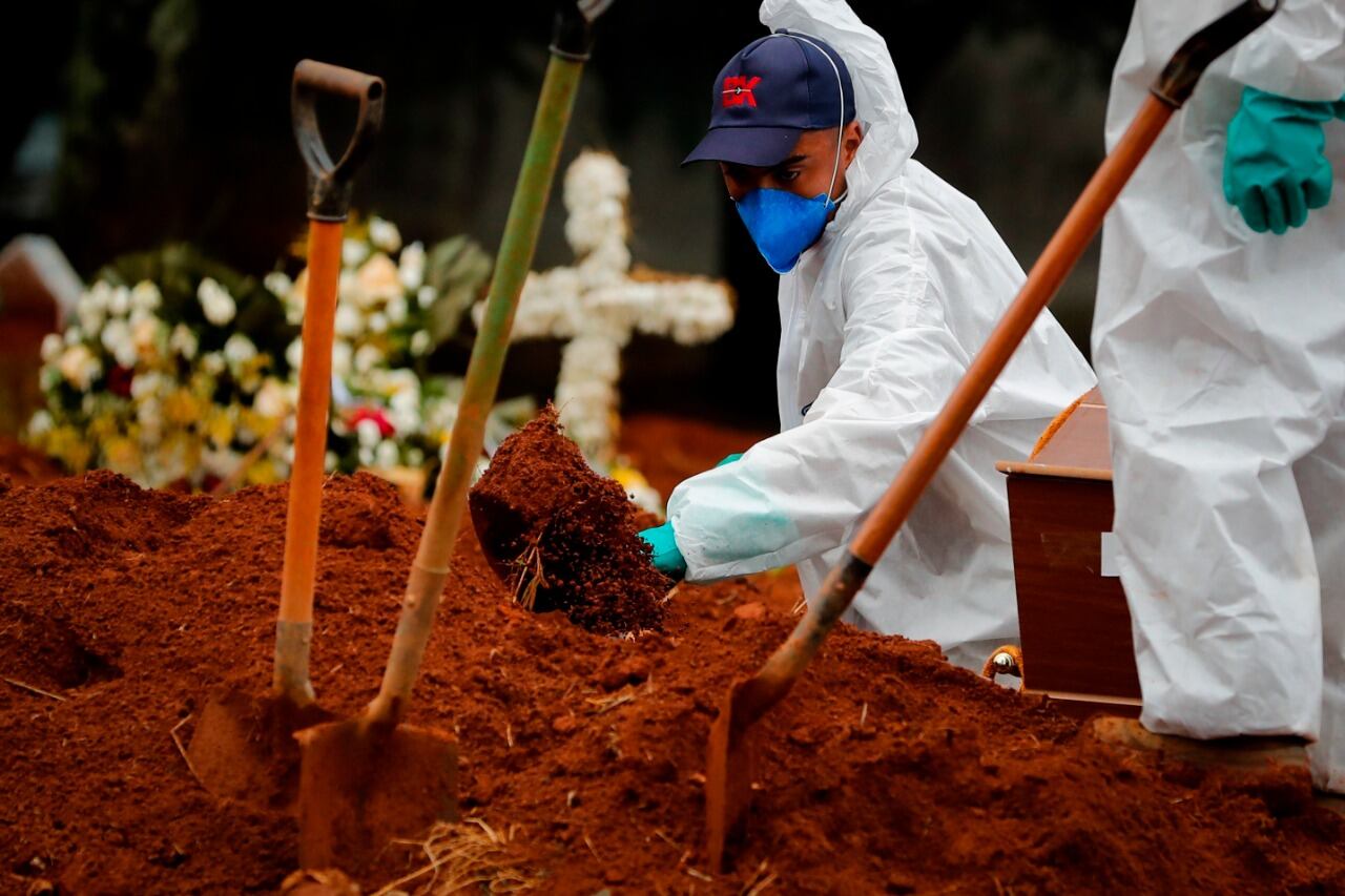 Por la dinámica cambiante de la pandemia, el foco principal está virando hacia Europa, continente que superó las 959.000 muertes y que está ingresando en la denominada "cuarta ola".