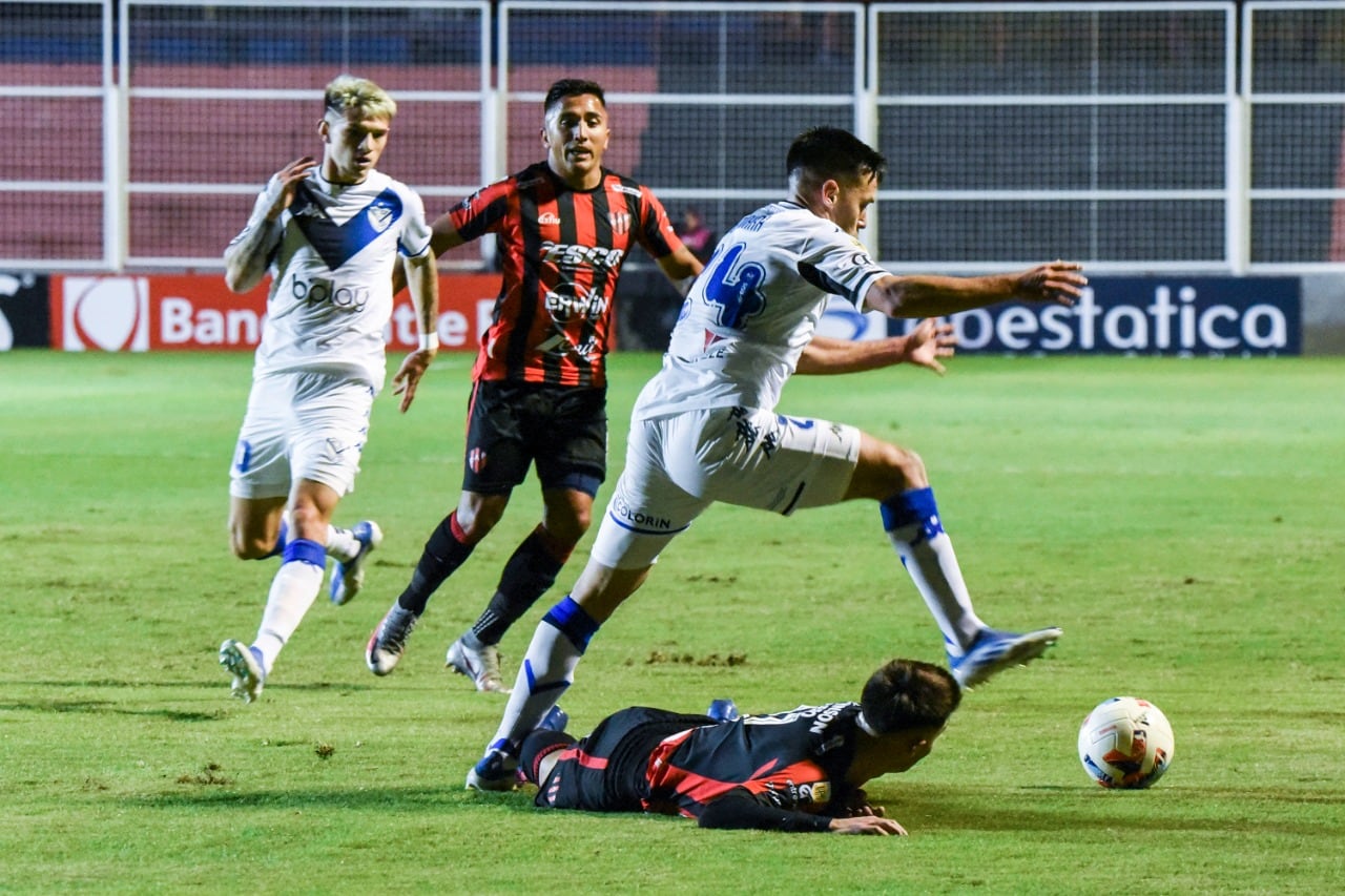 Vélez arrancó bien pero se fue desdibujando