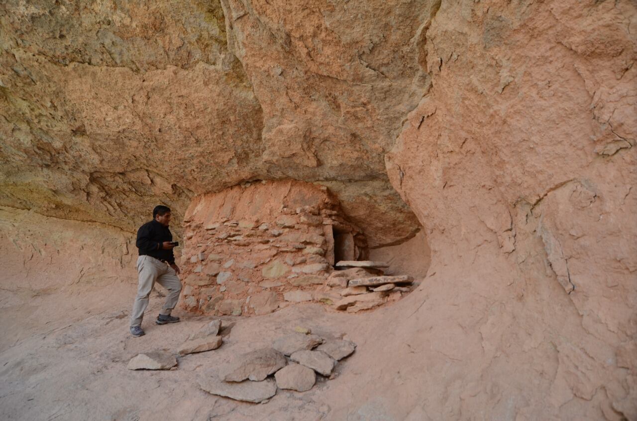 Una chulpa milenaria custodiada por René Calpanchay desde niño.