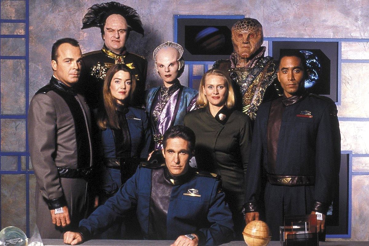 Más allá de la acción, Babylon 5 no desdeña la poética y la reflexión filosófica.