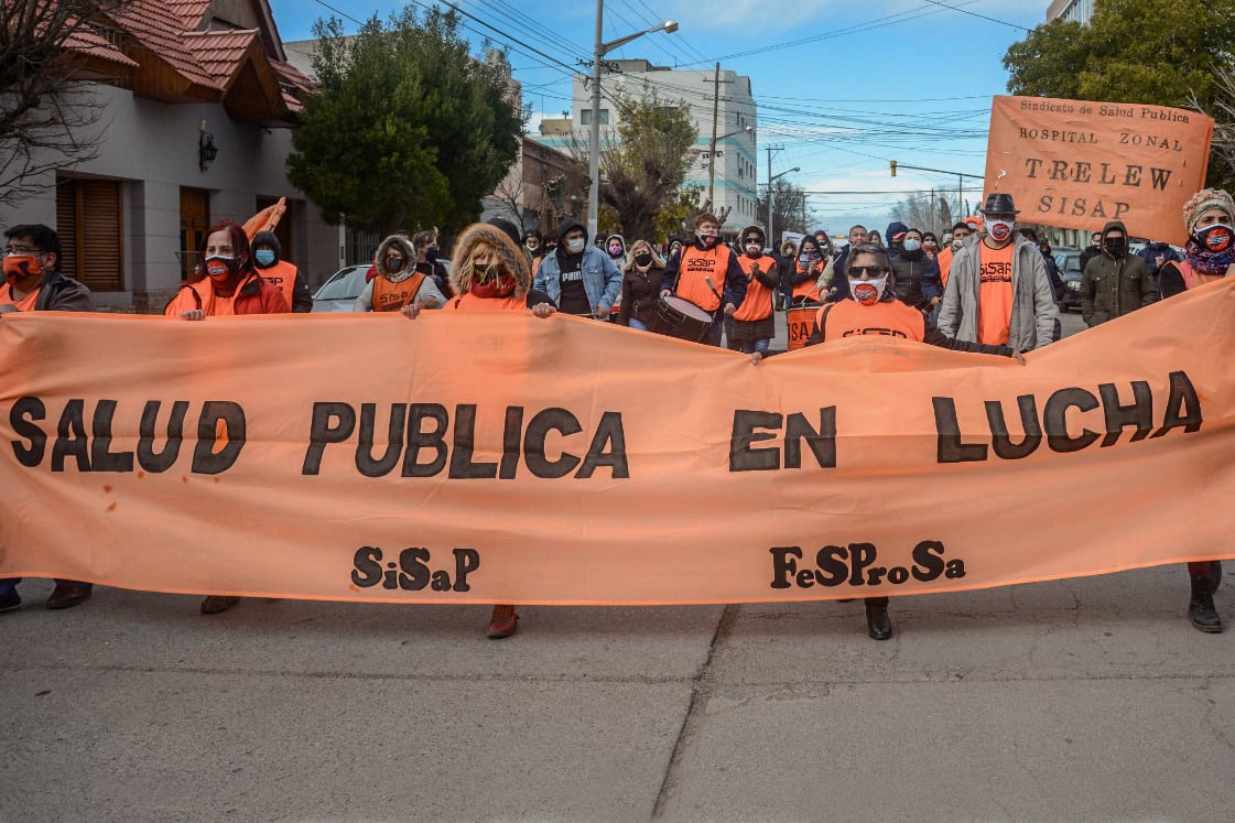 Los trabajadores de la Salud se movilizaron el martes frente a la legislatura.