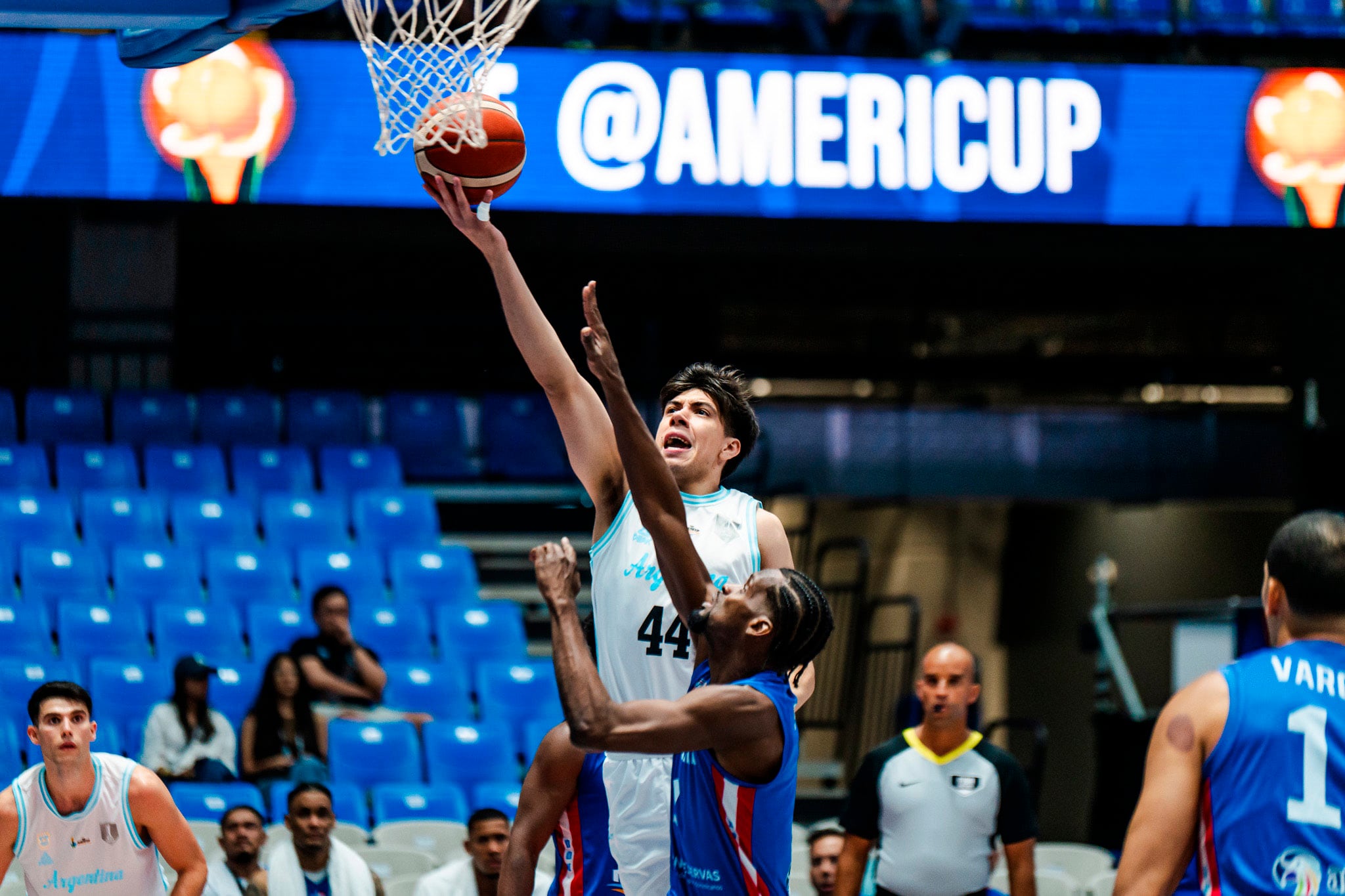 Negrete anota dos puntos en el mejor momento argentino