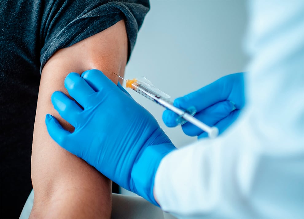 La licencia condicional incluye “las correspondientes garantías, controles y obligaciones” para las farmacéuticas, advirtió la EMA.