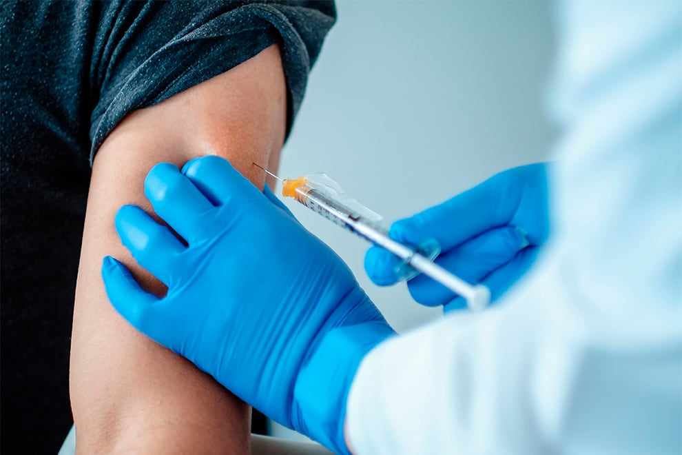 La licencia condicional incluye “las correspondientes garantías, controles y obligaciones” para las farmacéuticas, advirtió la EMA.