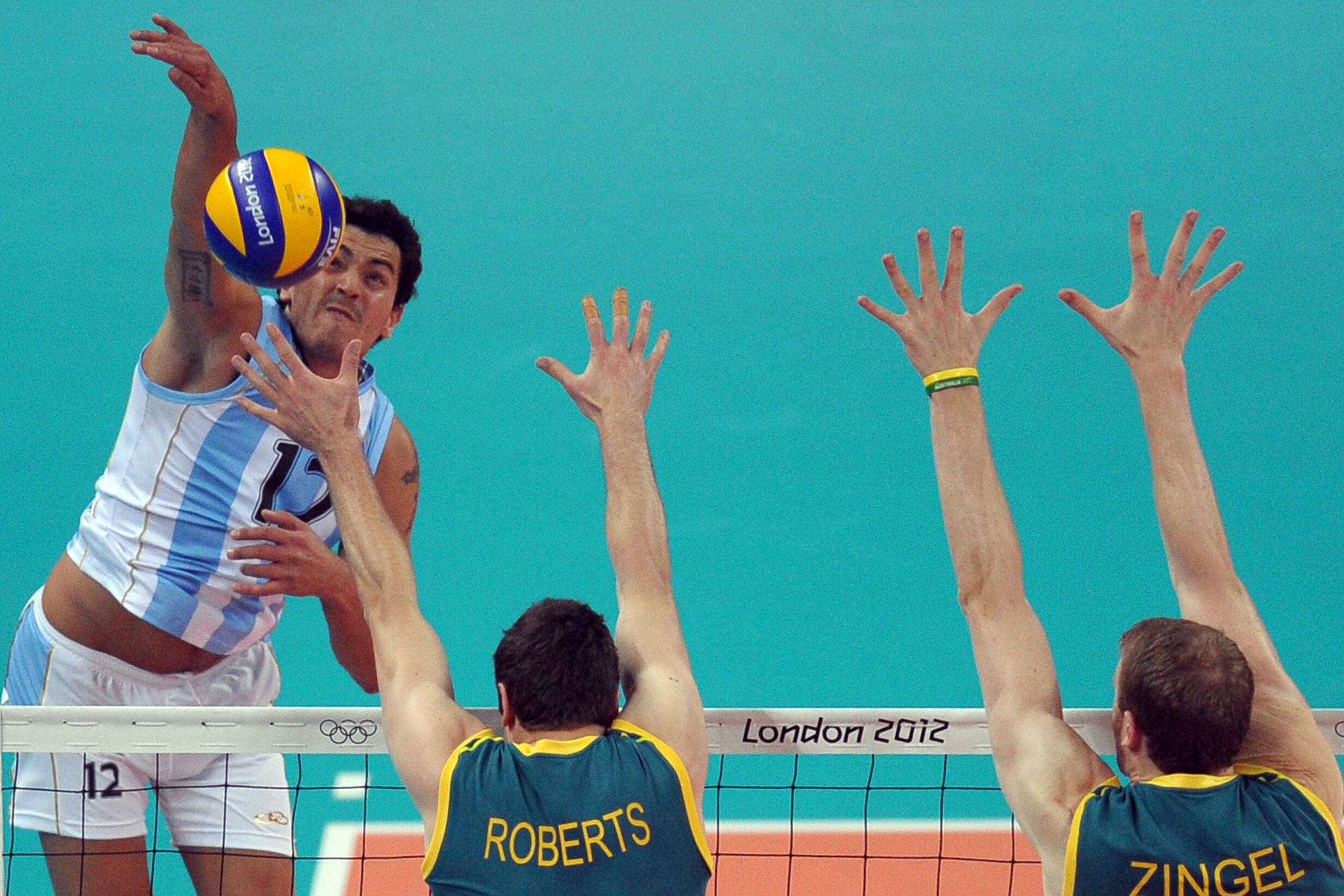 Pereyra jugando para el selecccionado argentino de voleibol.