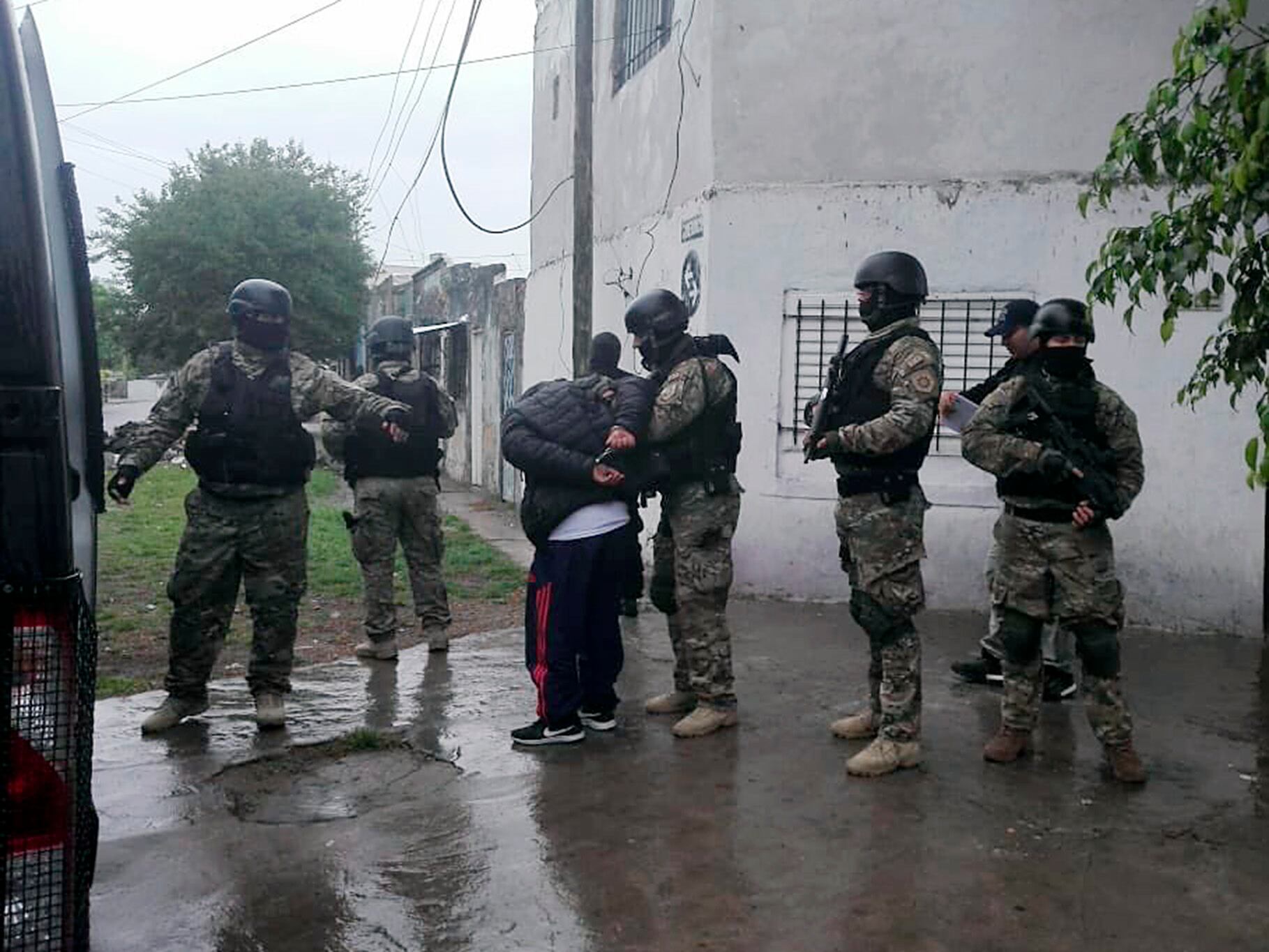 Los 12 allanamientos fueron realizados por las Tropas de Operaciones Especiales.