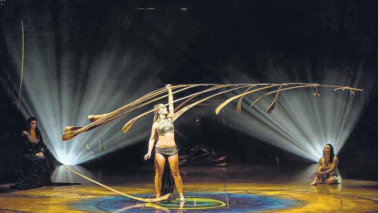 La suiza Lara Jacobs Rigolo protagoniza un momento que marca otro tempo y matriz a esta puesta.