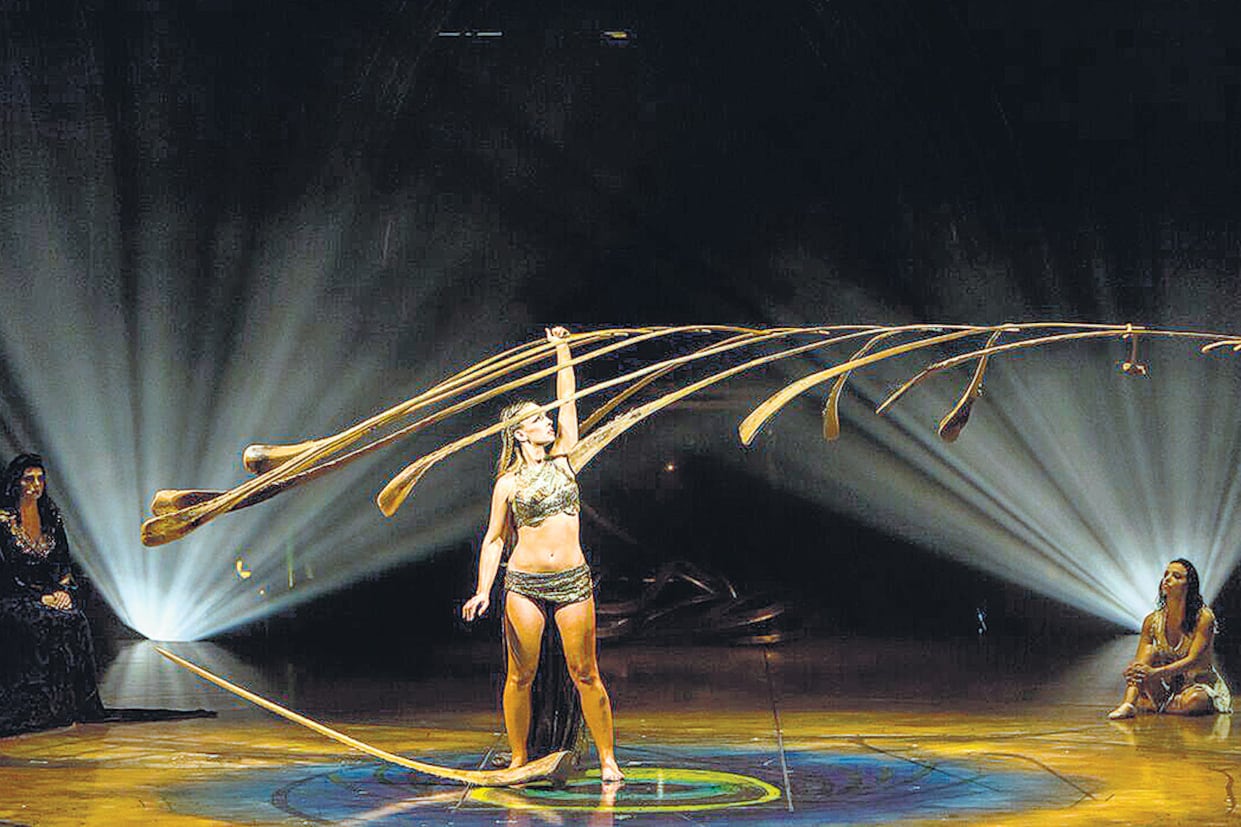 La suiza Lara Jacobs Rigolo protagoniza un momento que marca otro tempo y matriz a esta puesta.