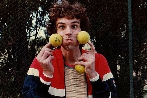 Además de escribir "2 de enero" para el disco debut del power trío, "Tito" Vázquez estuvo en la trastienda de Madre en años luz y Privé 