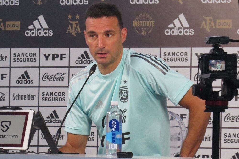Lionel Scaloni confirmó a Messi y dejó en duda a Paredes