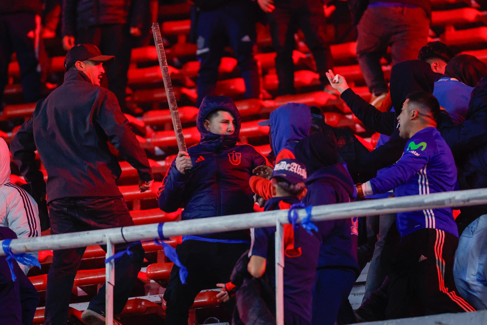 Graves incidentes en la cancha de Independiente