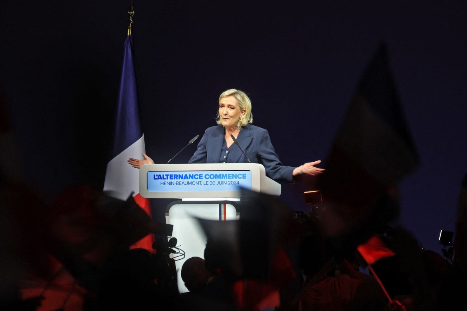Marine Le Pen festejó en la primera vuelta pero debe revalidar el próximo domingo.