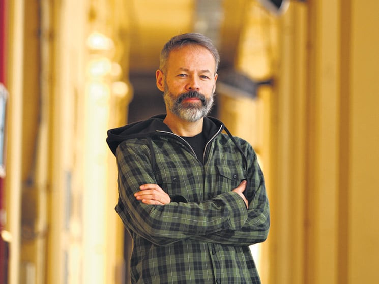 “Uso la canción como un caldero para empezar a sacudir las energías”, afirma Gabo Ferro.