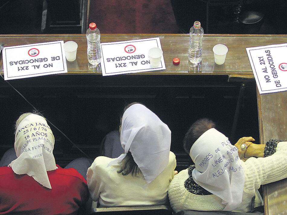 Estela de Carlotto y otras referentes de Madres y Abuelas estuvieron ayer en la Cámara de Diputados.