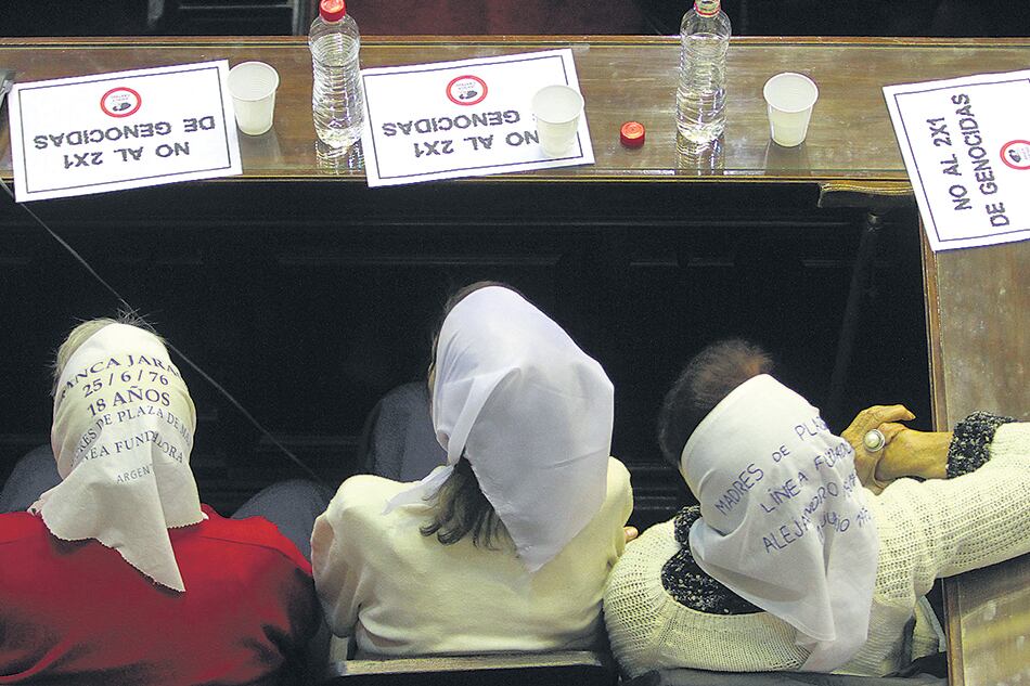 Estela de Carlotto y otras referentes de Madres y Abuelas estuvieron ayer en la Cámara de Diputados.