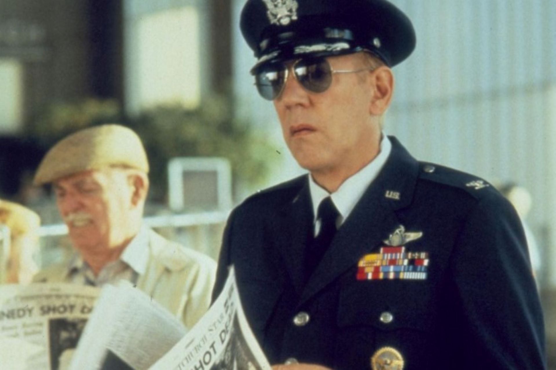 El Señor X, recreado por Donald Sutherland en la película JFK, fue inspirado en Leroy Fletcher Prouty, un militar de inteligencia de Estados Unidos que aseguró que a Kennedy lo mataron en medio de un golpe de Estado. (Foto: IMDB)