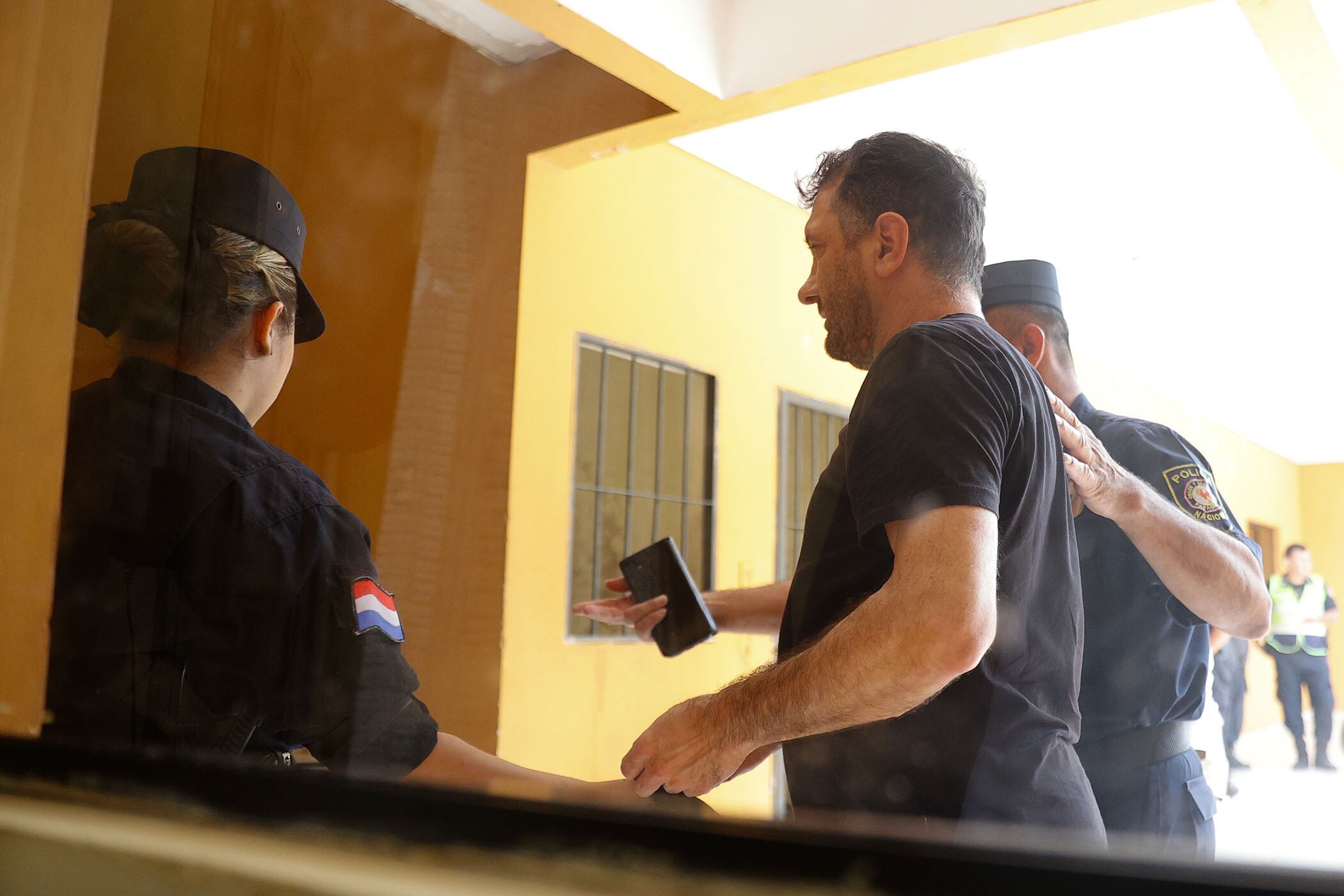 Edgardo Kueider sigue en Paraguay.