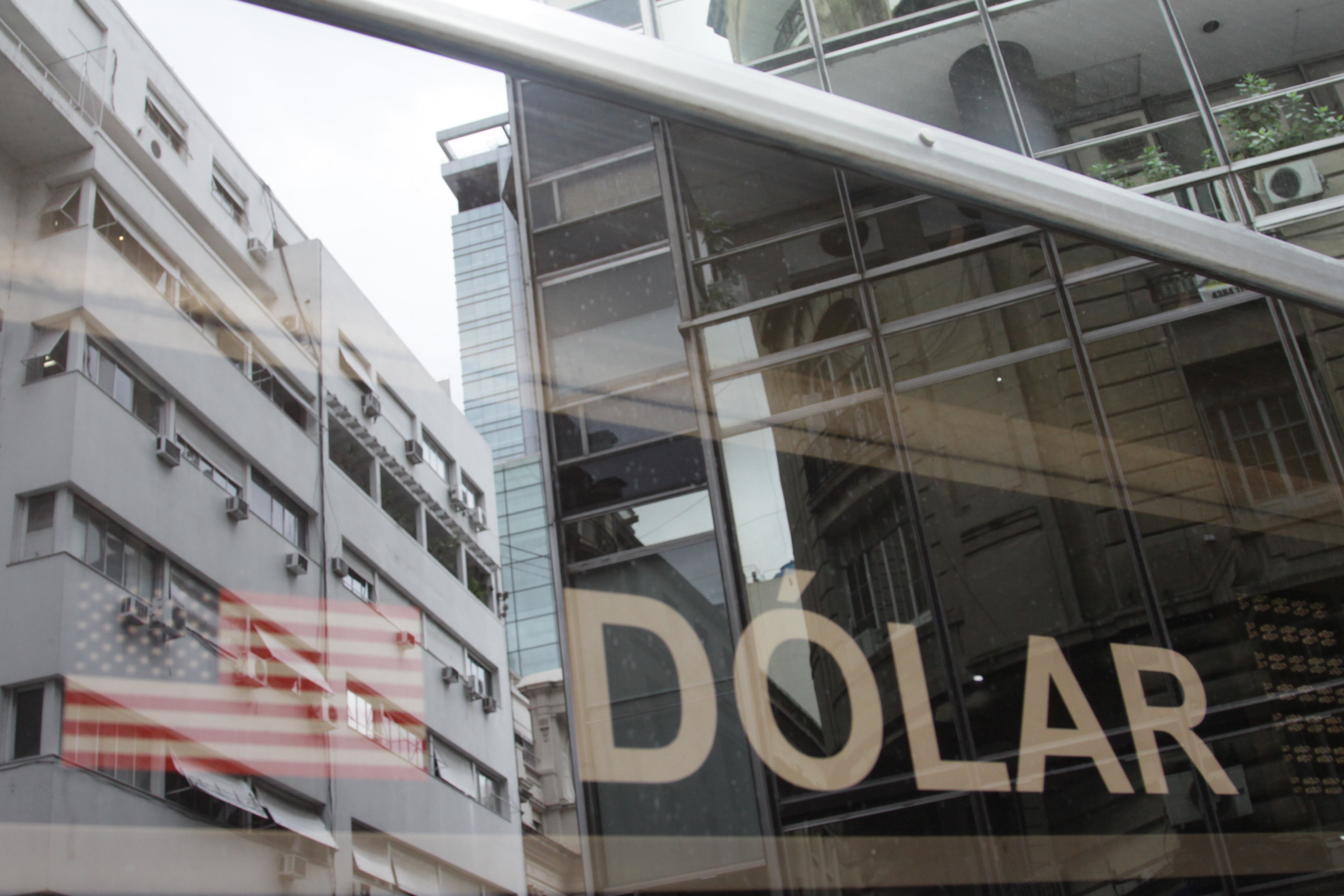 Este miércoles volvió a bajar el dólar. La licitación de ayer, una mala señal para los días por venir