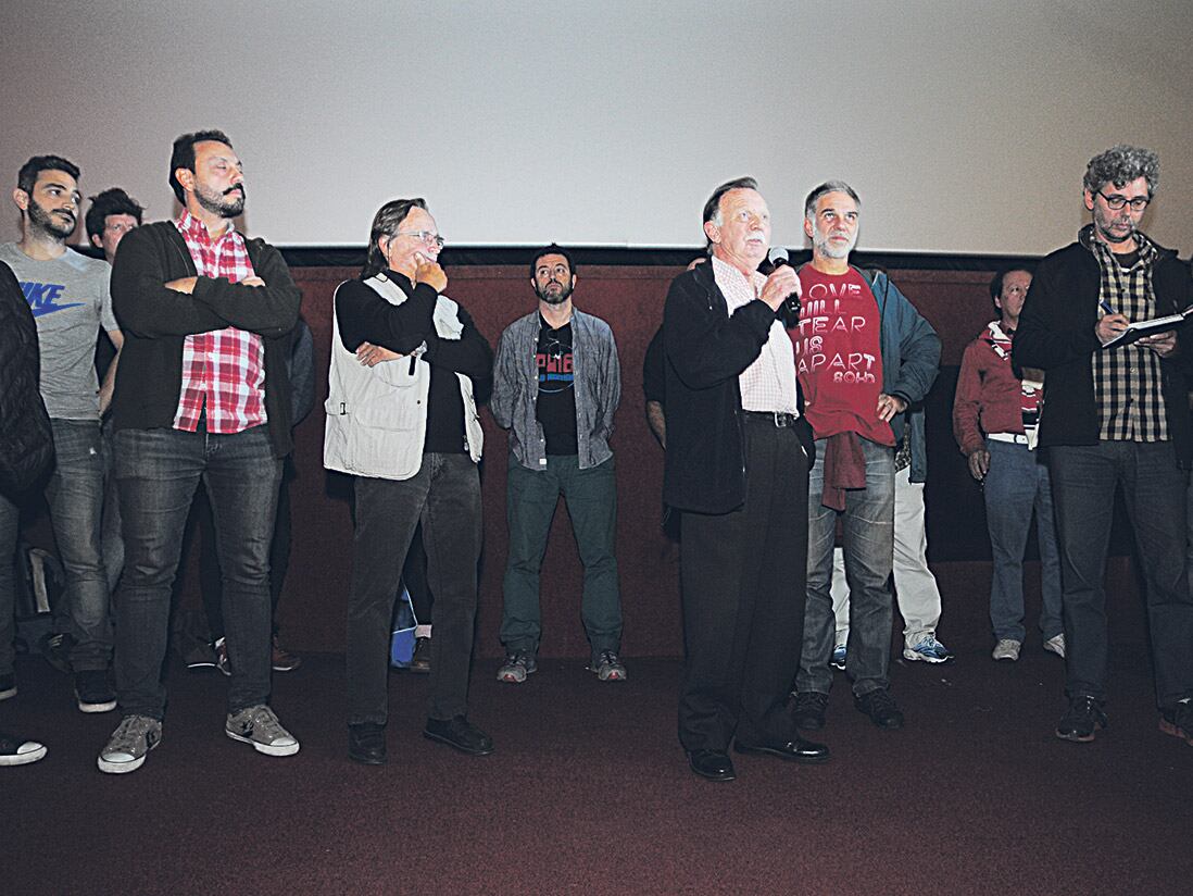 “Todos sufrimos este golpe. Se ataca a la cultura y la libertad de trabajar”, expresó el reconocido fotógrafo Félix Monti.