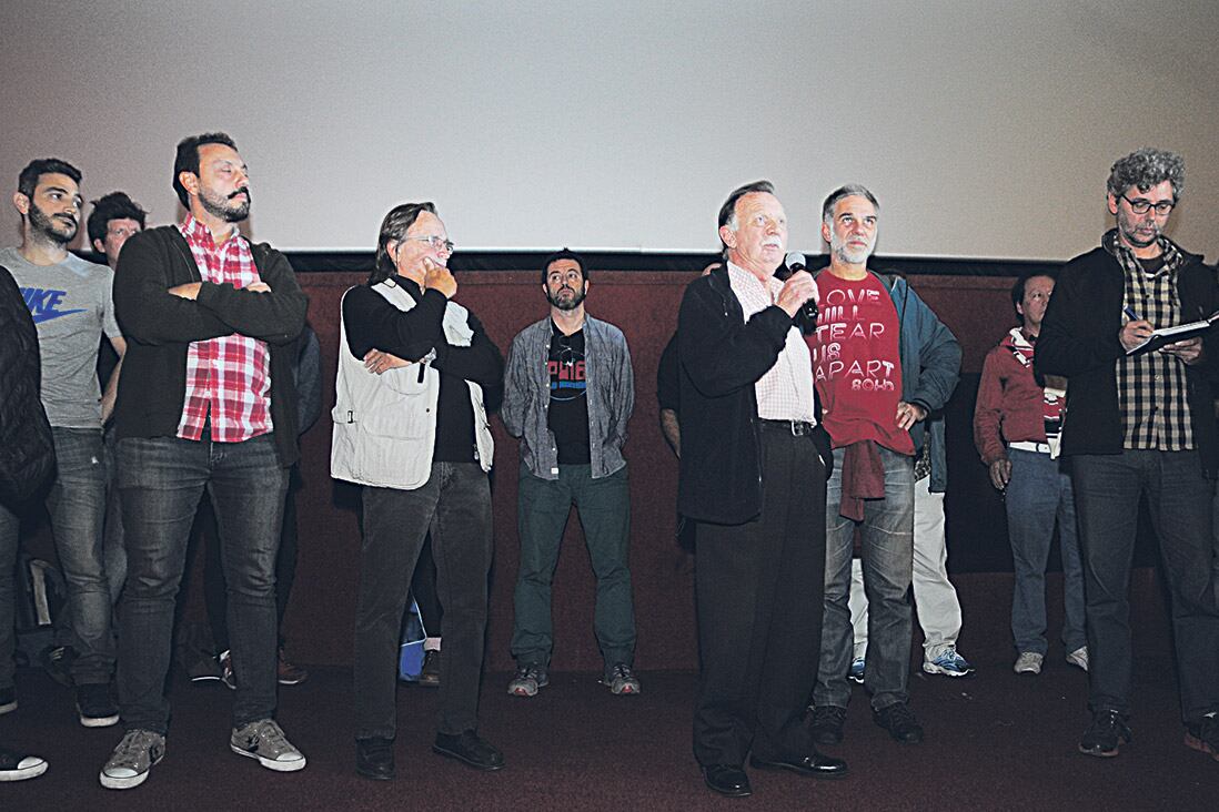 “Todos sufrimos este golpe. Se ataca a la cultura y la libertad de trabajar”, expresó el reconocido fotógrafo Félix Monti.