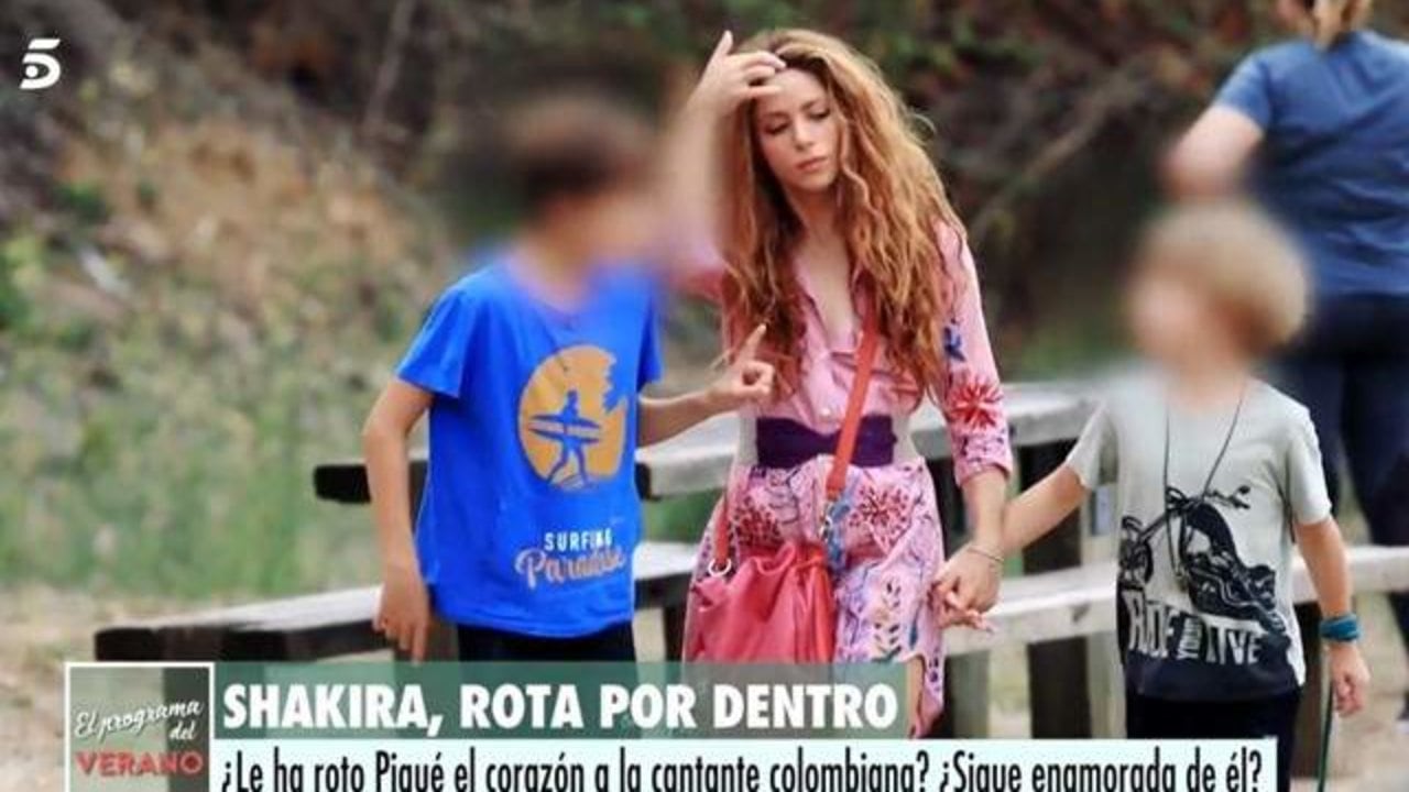 Una de las tantas imágenes que mostraron a Shakira "rota" tras la separación de Piqué.