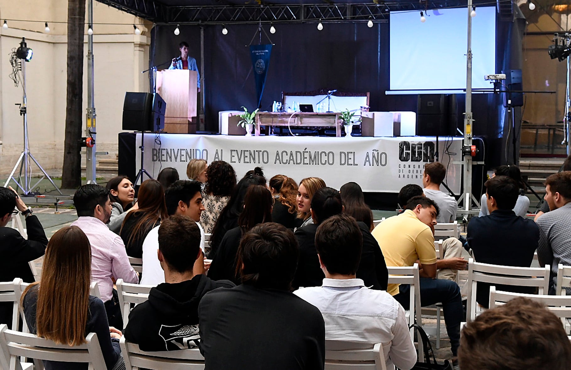El estrado quedó vacío ayer en el llamado por sus organizadores “evento académico del año”.