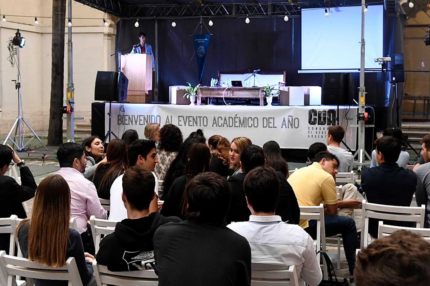 El estrado quedó vacío ayer en el llamado por sus organizadores “evento académico del año”.