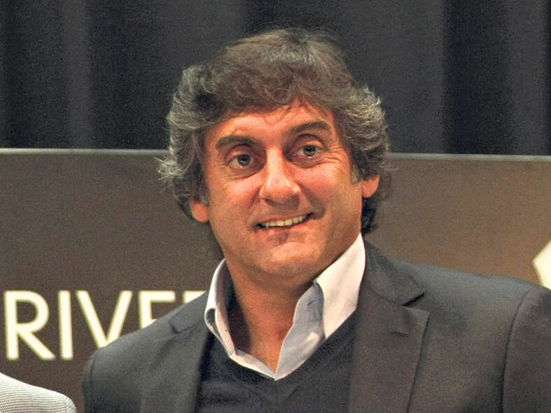“Cada seis meses hay que rezar para que no vengan a buscar jugadores”, dijo Francescoli.