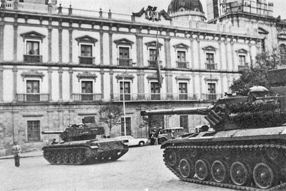 17 de julio de 1980: los tanques del Ejército avanzan en La Paz. 