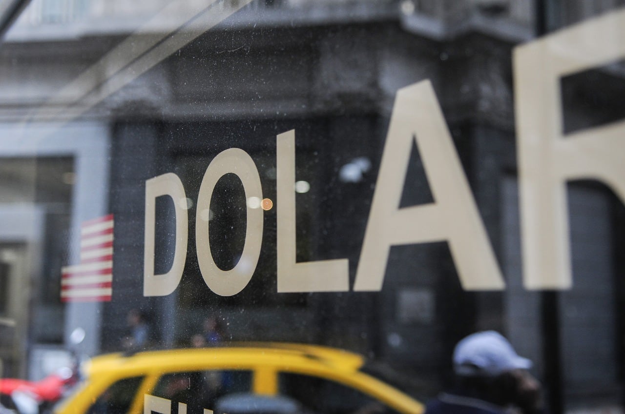Las presiones sobre los dólares financieros e ilegal apuntan a generar expectativas de devaluación.