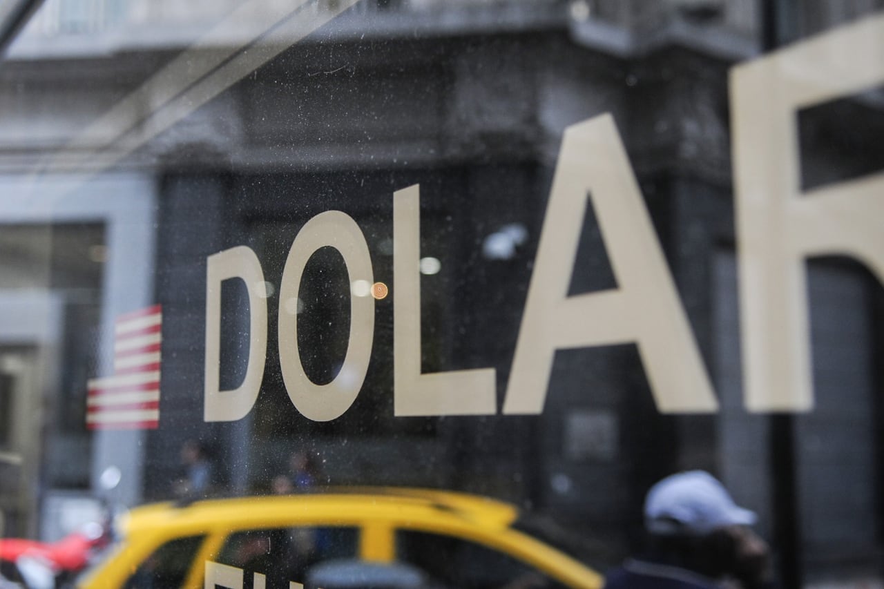 Las presiones sobre los dólares financieros e ilegal apuntan a generar expectativas de devaluación.