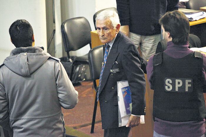 Luego del fallo, el represor Miguel Etchecolatz deberá permanecer en prisión.