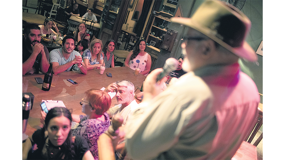 En el encuentro del miércoles, Kenny leyó textos de Bodoc que permanecen inéditos.