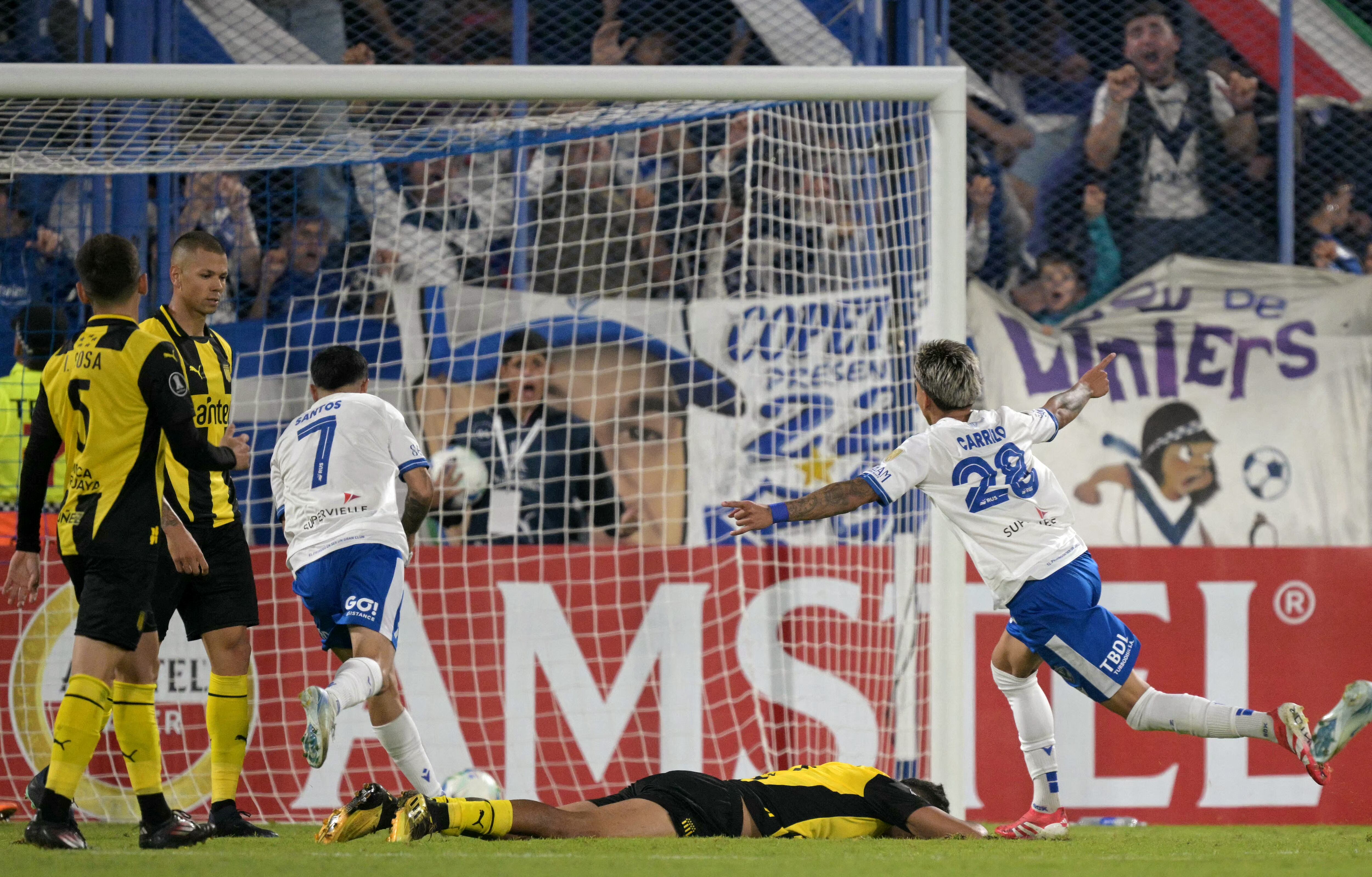 Carrizo convirtió el empate para Vélez