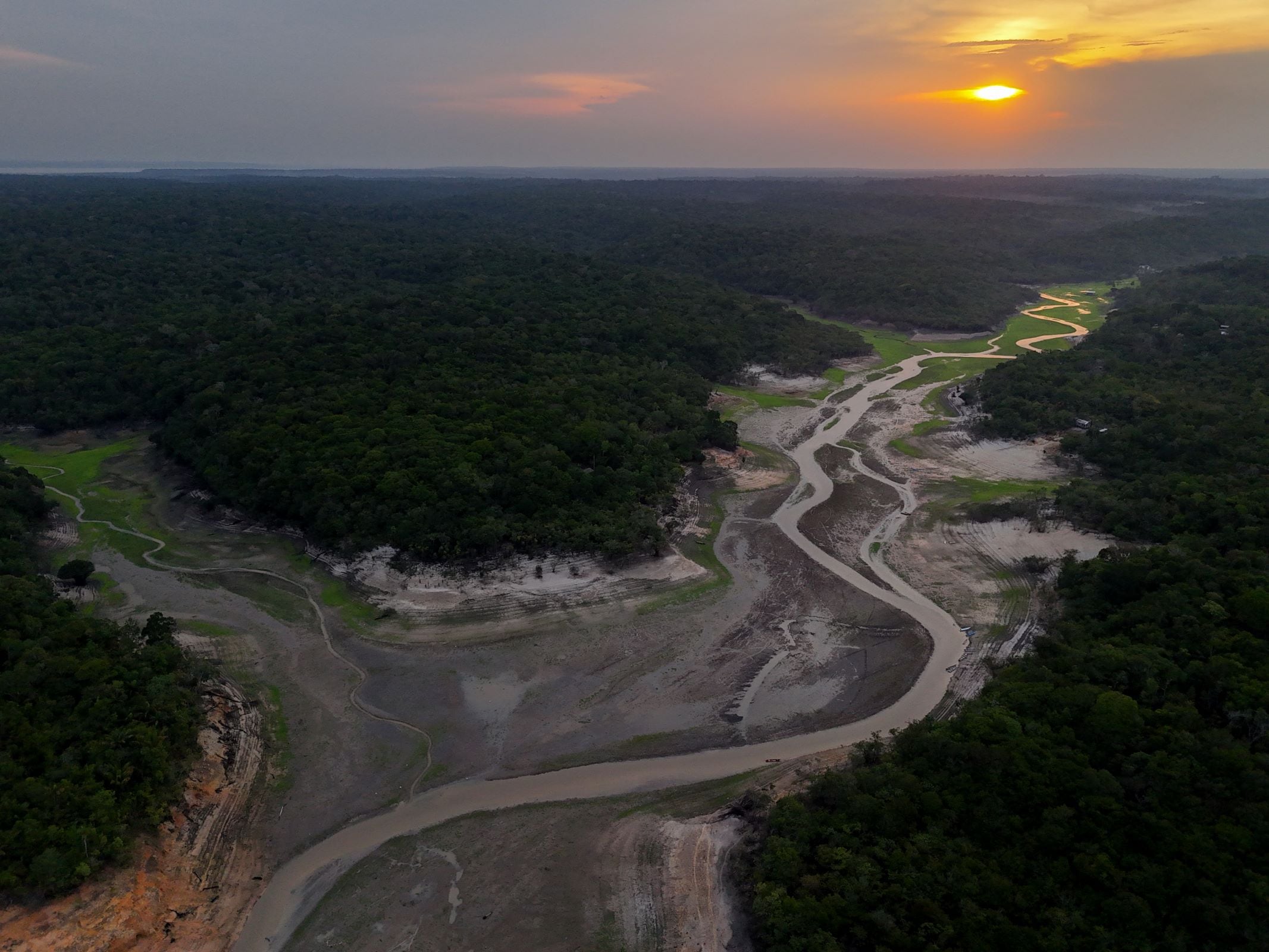 Una postal del río Negro y su caudal de agua