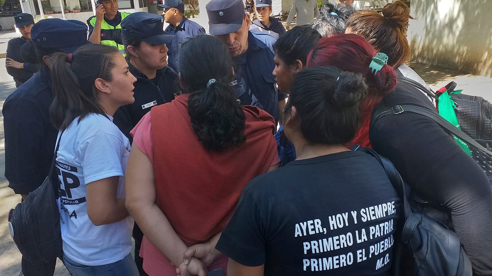 Antes de entrar a la reunión