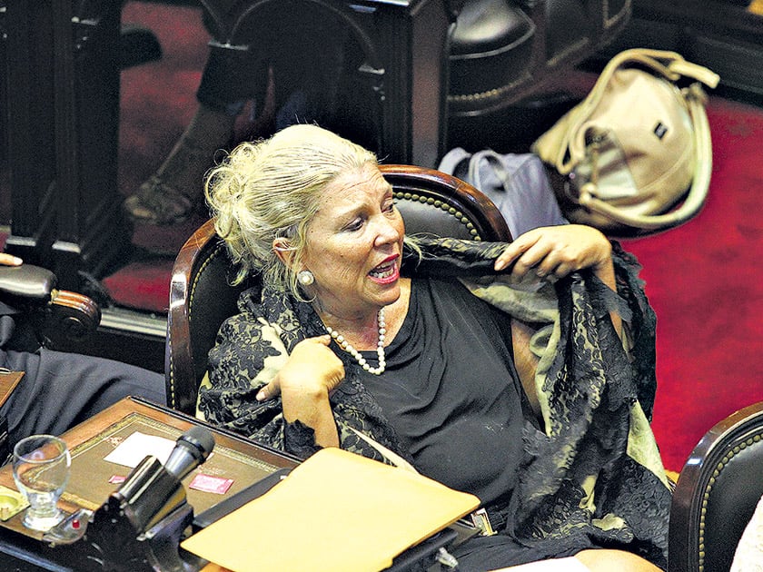 Al ausentarse de la votación, Carrió también avaló el fallo de la Corte que otorgó el 2x1 a los represores.